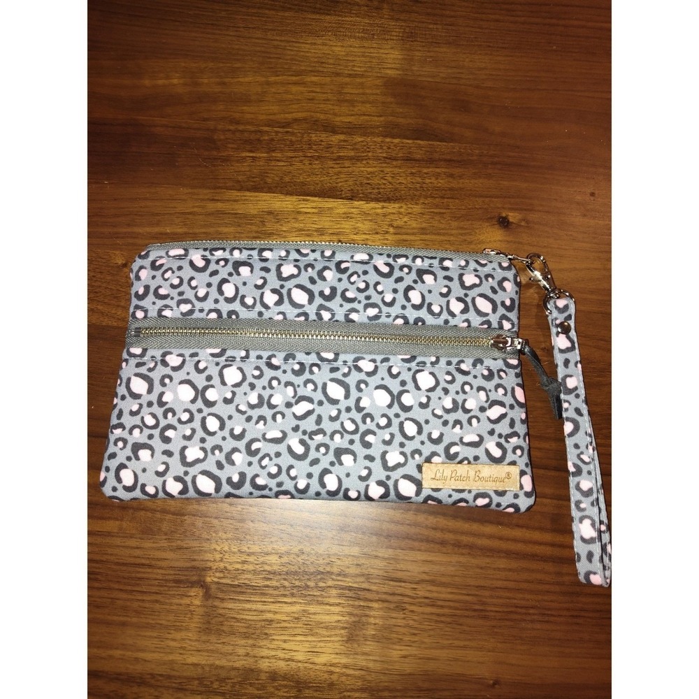 Lily Patch Boutique Gray Pink Leopard Print Wristlet Clutch Double Zip Bag